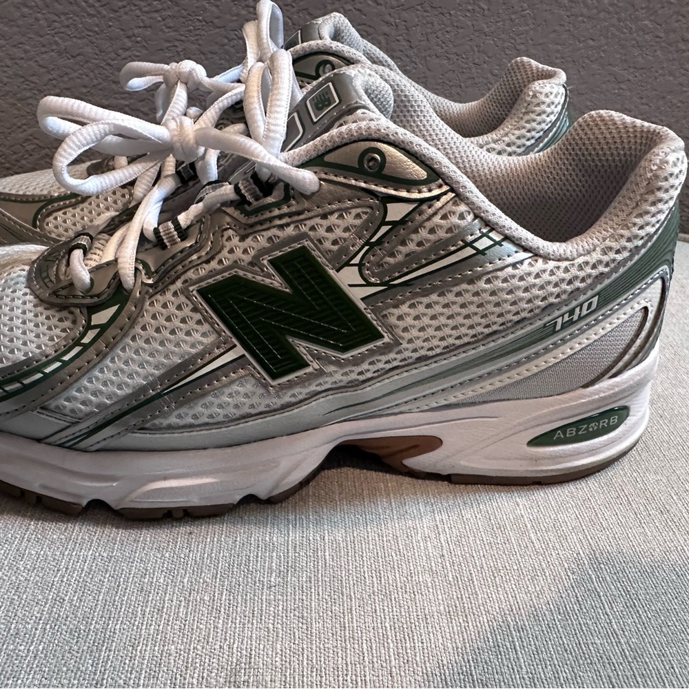New Balance Men's White and Green Athletic Running Shoes - Picture 6 of 13